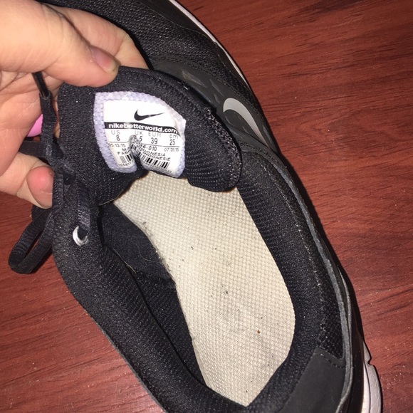 Black Nikes. - Picture 4 of 4